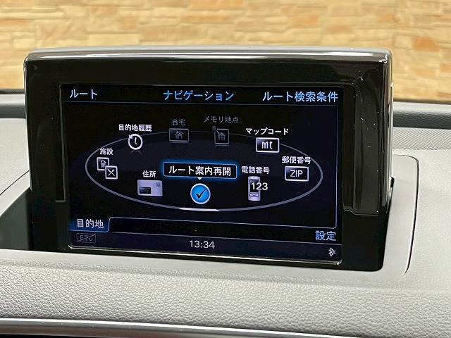 Q32.0 TFSI quattro 180PS RHD 内装他