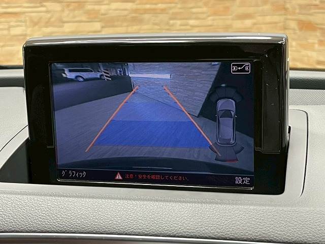 Q32.0 TFSI quattro 180PS RHD 内装他