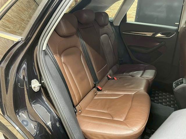 Q32.0 TFSI quattro 180PS RHD 内装他