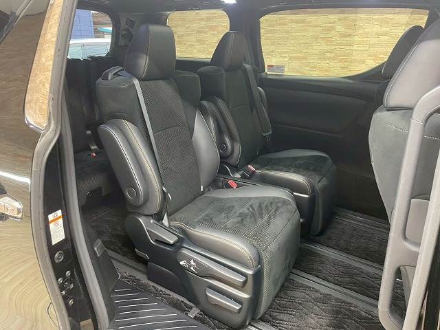 ヴェルファイアZ“GOLDEN EYES” 内装他