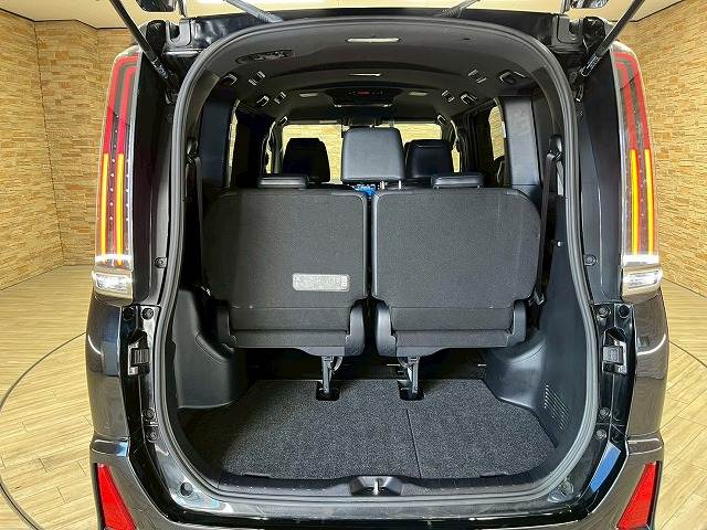 トヨタ ノアハイブリッドの画像13