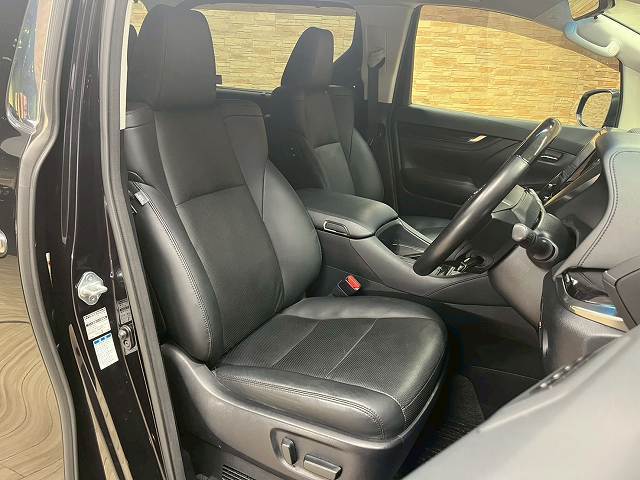 トヨタ ヴェルファイアハイブリッドの画像5