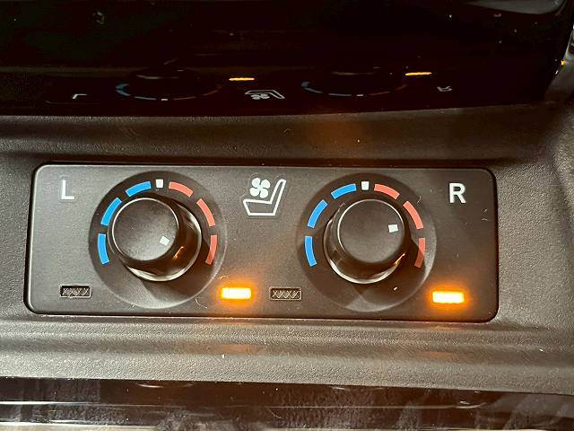 トヨタ ヴェルファイアハイブリッドの画像9