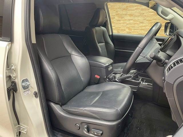 ランドクルーザープラドTX“Lパッケージ・Black Edition”5人乗り 内装他