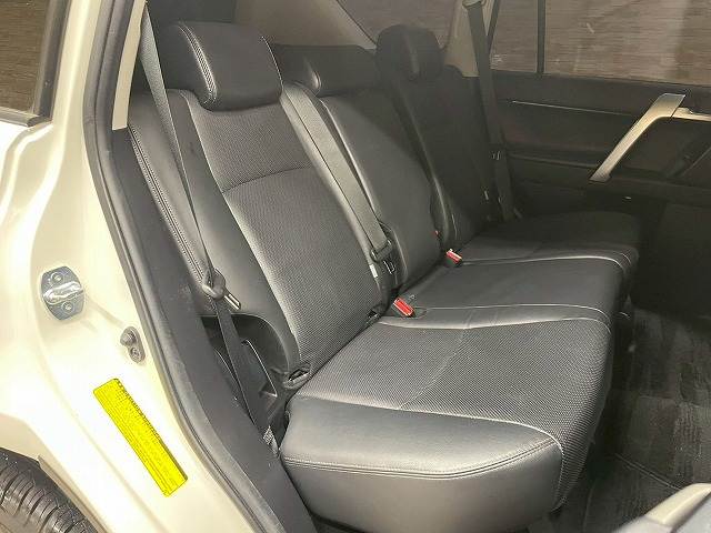 ランドクルーザープラドTX“Lパッケージ・Black Edition”5人乗り 内装他