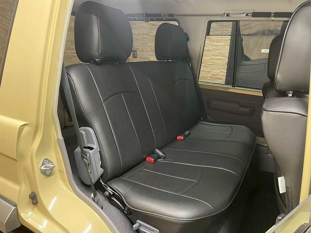 ランドクルーザー70系バン 内装他