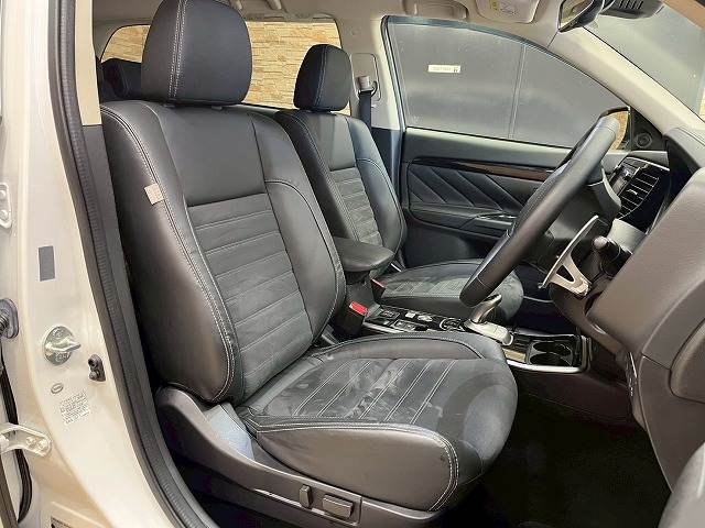 アウトランダーPHEVG ナビパッケージ 内装他