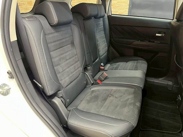 アウトランダーPHEVG ナビパッケージ 内装他