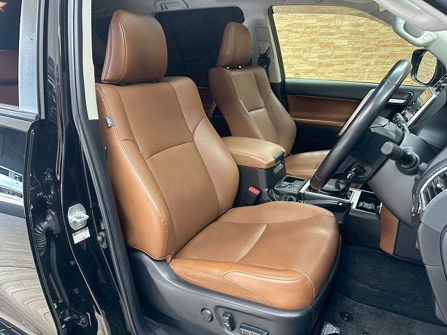 ランドクルーザープラドTX“Lパッケージ・70th ANNIVERSARY LIMITED” 内装他