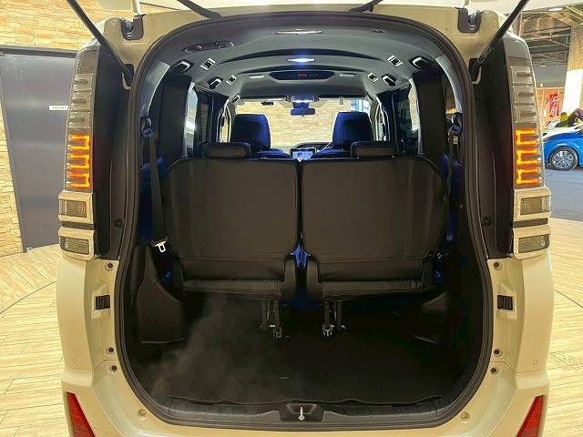 トヨタ&nbsp;ヴォクシーの画像13