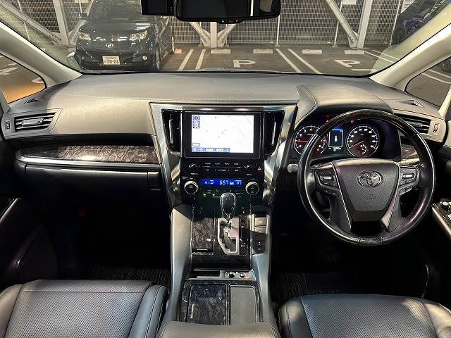 トヨタ アルファードの画像3