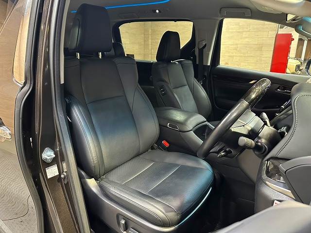 トヨタ アルファードの画像9