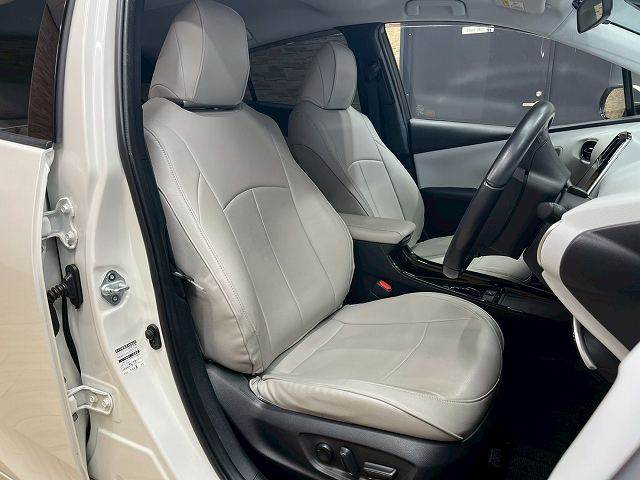 プリウスPHVA 内装他