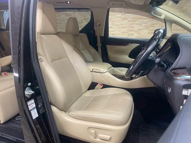 トヨタ アルファードの画像5