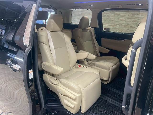 トヨタ アルファードの画像6