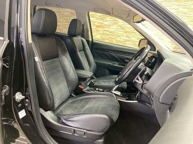 アウトランダーPHEVG Navi Package 内装他