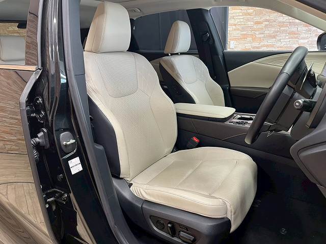 RXRX450h+ “version L” 内装他