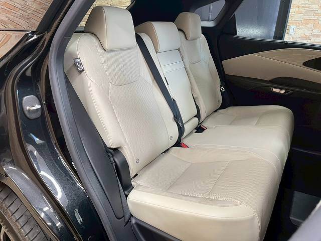 RXRX450h+ “version L” 内装他