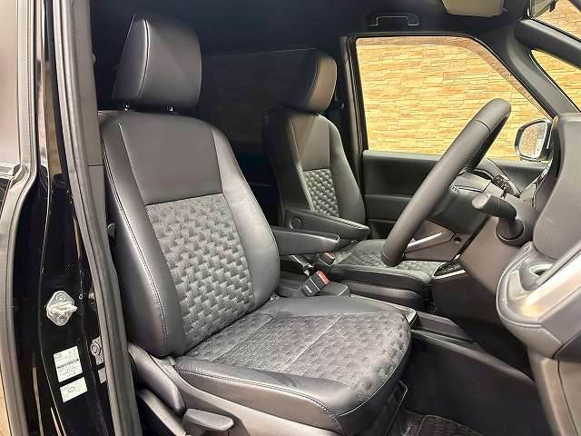 トヨタ&nbsp;ヴォクシーハイブリッドの画像5