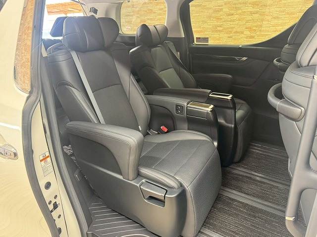 トヨタ&nbsp;アルファードハイブリッドの画像6