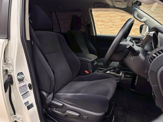 ランドクルーザープラドTX RAYS17AW/7人乗/LEDヘッドライト/センターデフロック/プッシュスタート/スマートキー/フォグランプ/4WD/パワーステアリング/パワーウィンドウ/純正7型ナビ/バックカメラ/ETC 内装他