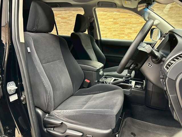 ランドクルーザープラドTX サンルーフ/追従クルコン/ラストラーダアベンチュラAW/純正9型ナビ/フルセグ/Bluetooth/クリアランスソナー/ETC/バックカメラ/ディーゼルターボ/CD/DVD/4WD/LEDライト 内装他