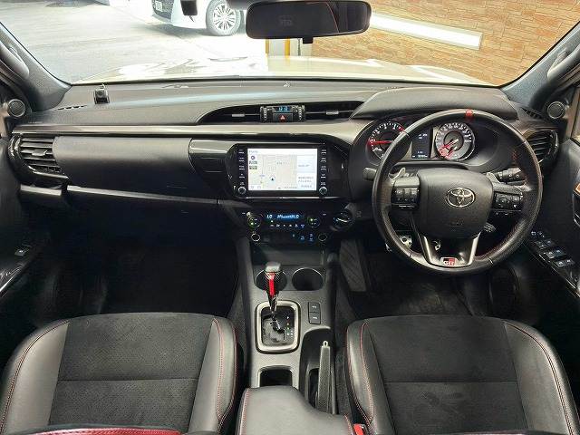 トヨタハイラックスＺ“ＧＲ　ＳＰＯＲＴ”　全方位カメラ／８型ディスプレイオーディオ 内装他