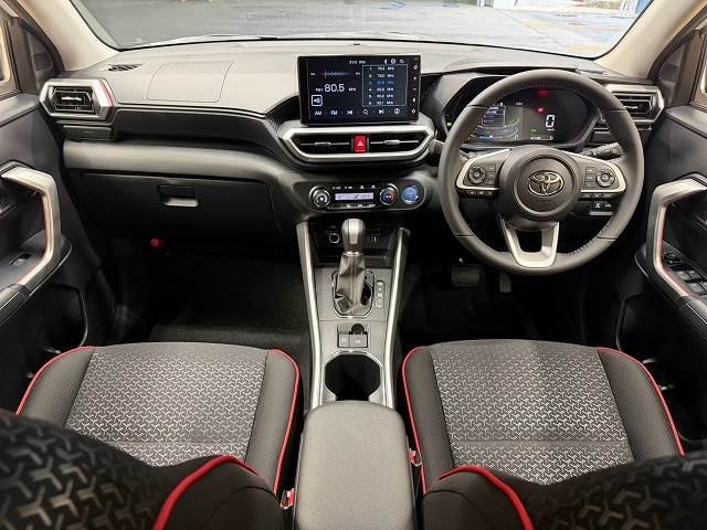 トヨタライズZ 全周囲カメラ/追従クルコン/シートヒーター/純正ディスプレイモニター/地デジ/Applecarplay/オートエアコン/クリアランスソナー/オートブレーキホールド/HDMI端子/USB/フォグランプ 内装他