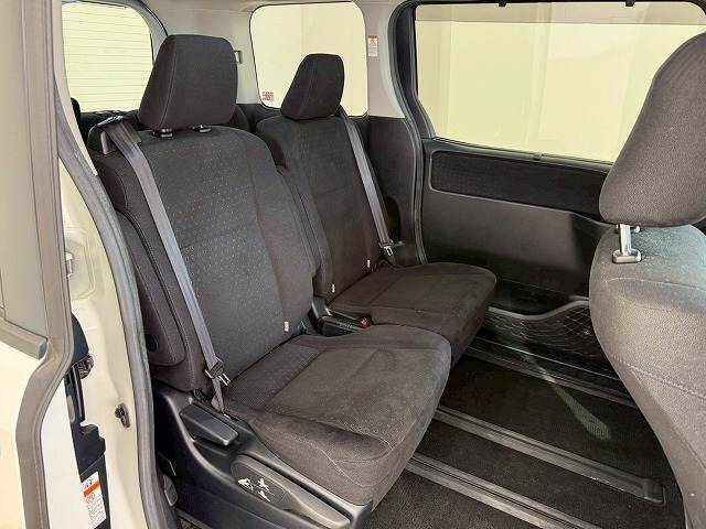 トヨタ ノアハイブリッドの画像11