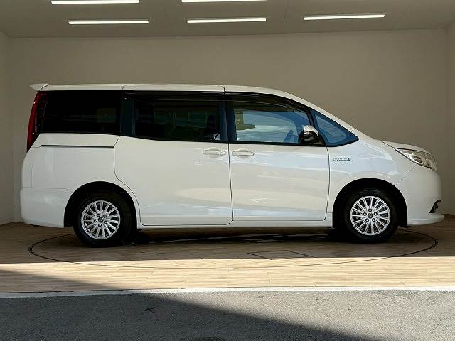 トヨタ ノアハイブリッドの画像16