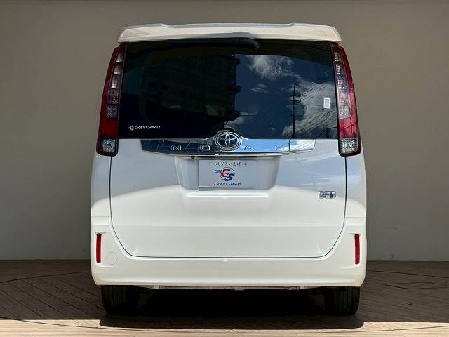 トヨタ ノアハイブリッドの画像17