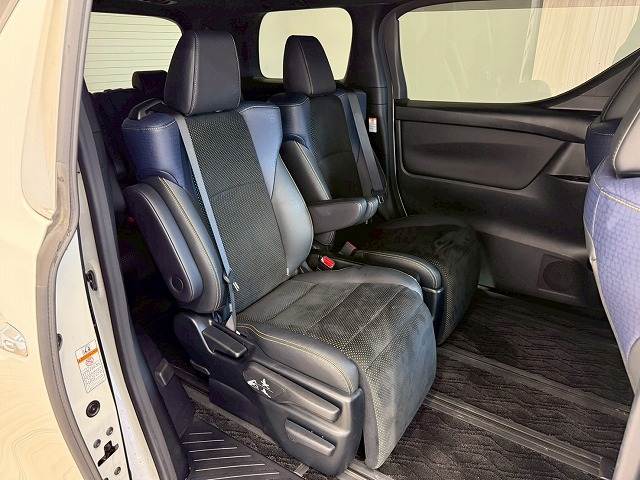 トヨタ ヴェルファイアの画像11