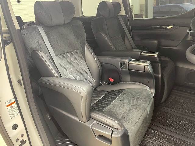 トヨタ アルファードの画像11