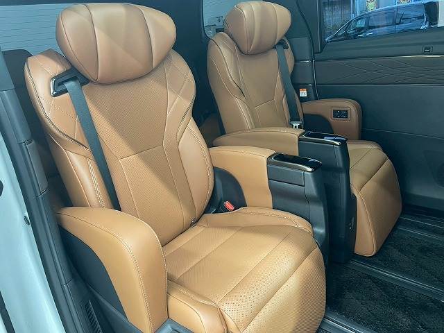 トヨタ ヴェルファイアハイブリッドの画像11