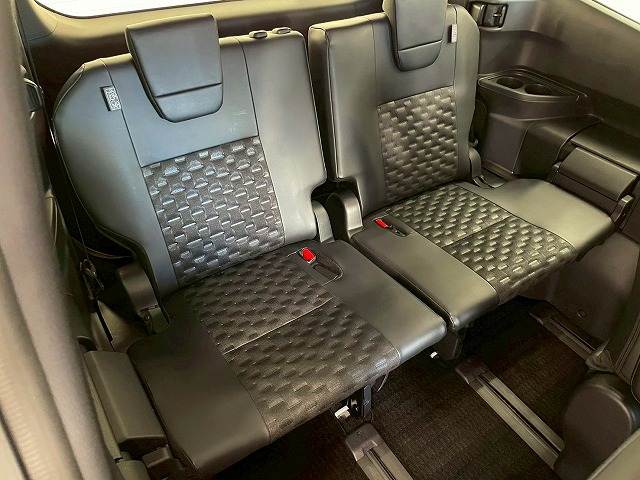 トヨタ ヴォクシーハイブリッドの画像12