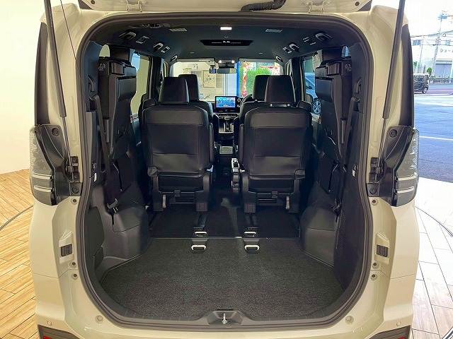 トヨタ ヴォクシーハイブリッドの画像13