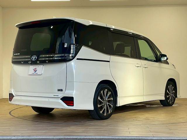 トヨタ ヴォクシーハイブリッドの画像17
