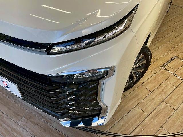 トヨタ ヴォクシーハイブリッドの画像18