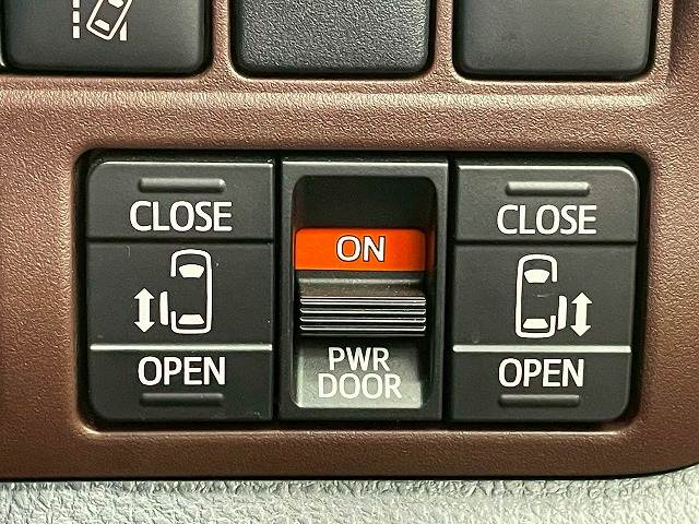 トヨタ エスクァイアハイブリッドの画像4