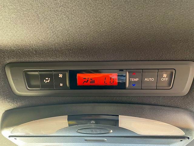 トヨタ エスクァイアハイブリッドの画像6