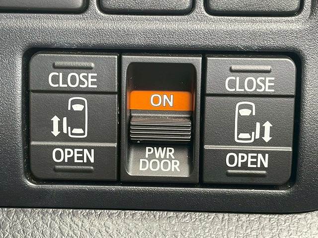 ヴォクシーZS“煌III” 内装他