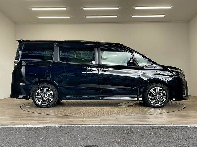 トヨタ ヴォクシーの画像16