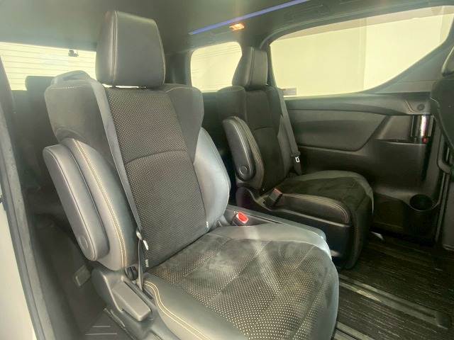 トヨタ アルファードの画像12