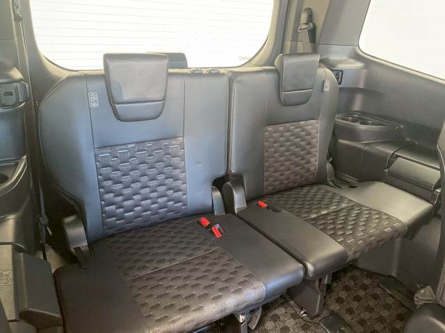 トヨタ ヴォクシーハイブリッドの画像12