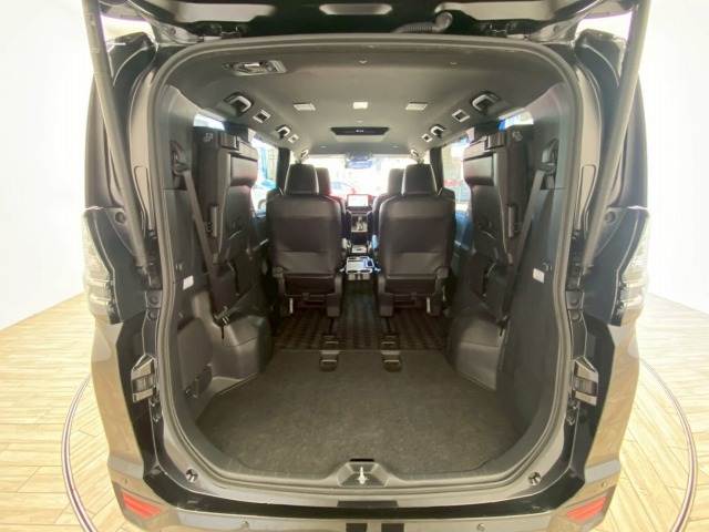 トヨタ ヴォクシーハイブリッドの画像13