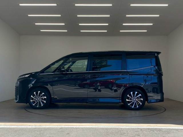 トヨタ ヴォクシーハイブリッドの画像16