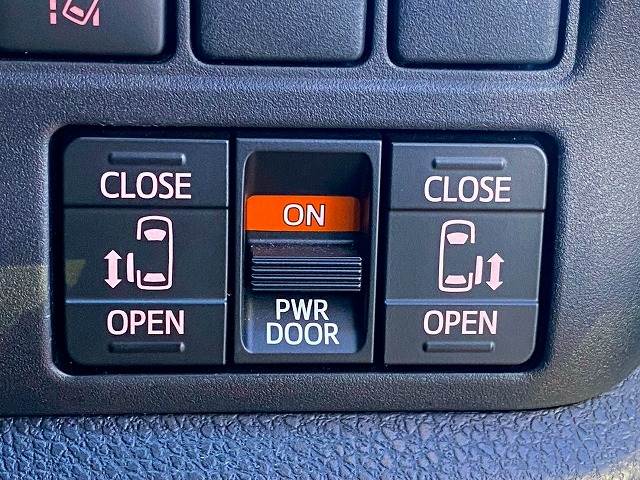 ヴォクシーZS“煌III” 内装他