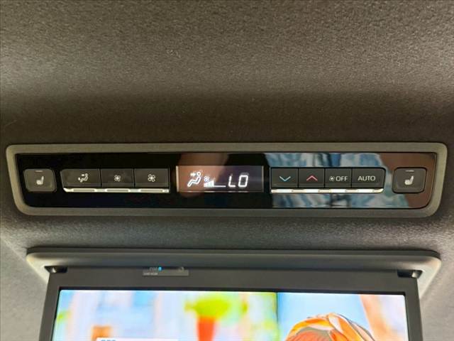 トヨタ ヴォクシーハイブリッドの画像8