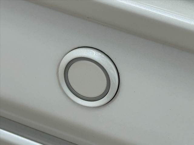 トヨタ ヴォクシーハイブリッドの画像9