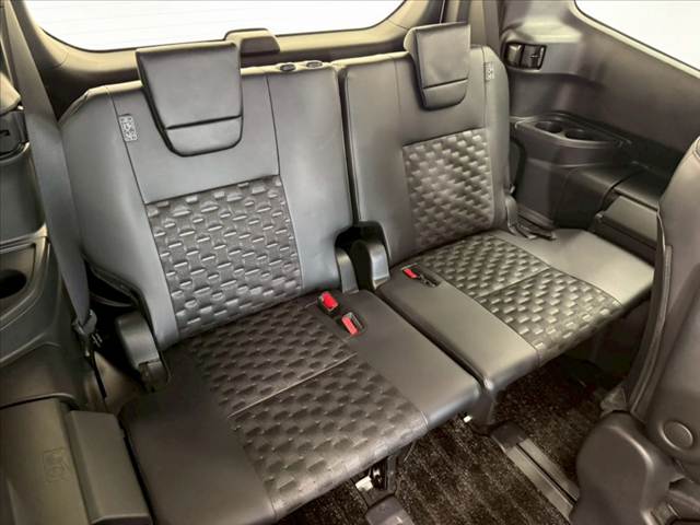 トヨタ ヴォクシーハイブリッドの画像12